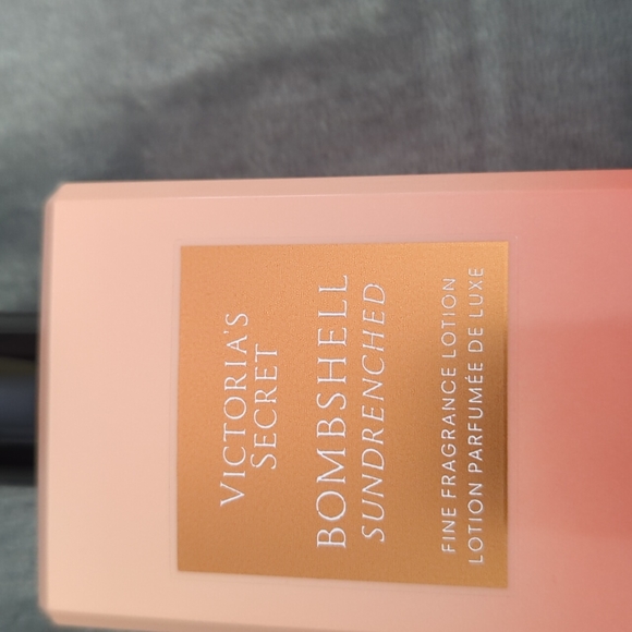 Discontinued Victoria Secret Bombshell Sundrenched LOTION - Picture 3 of 3